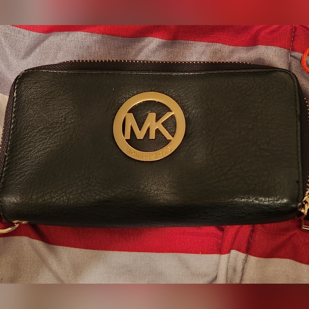 Authentic Michael kors wristlet wallet